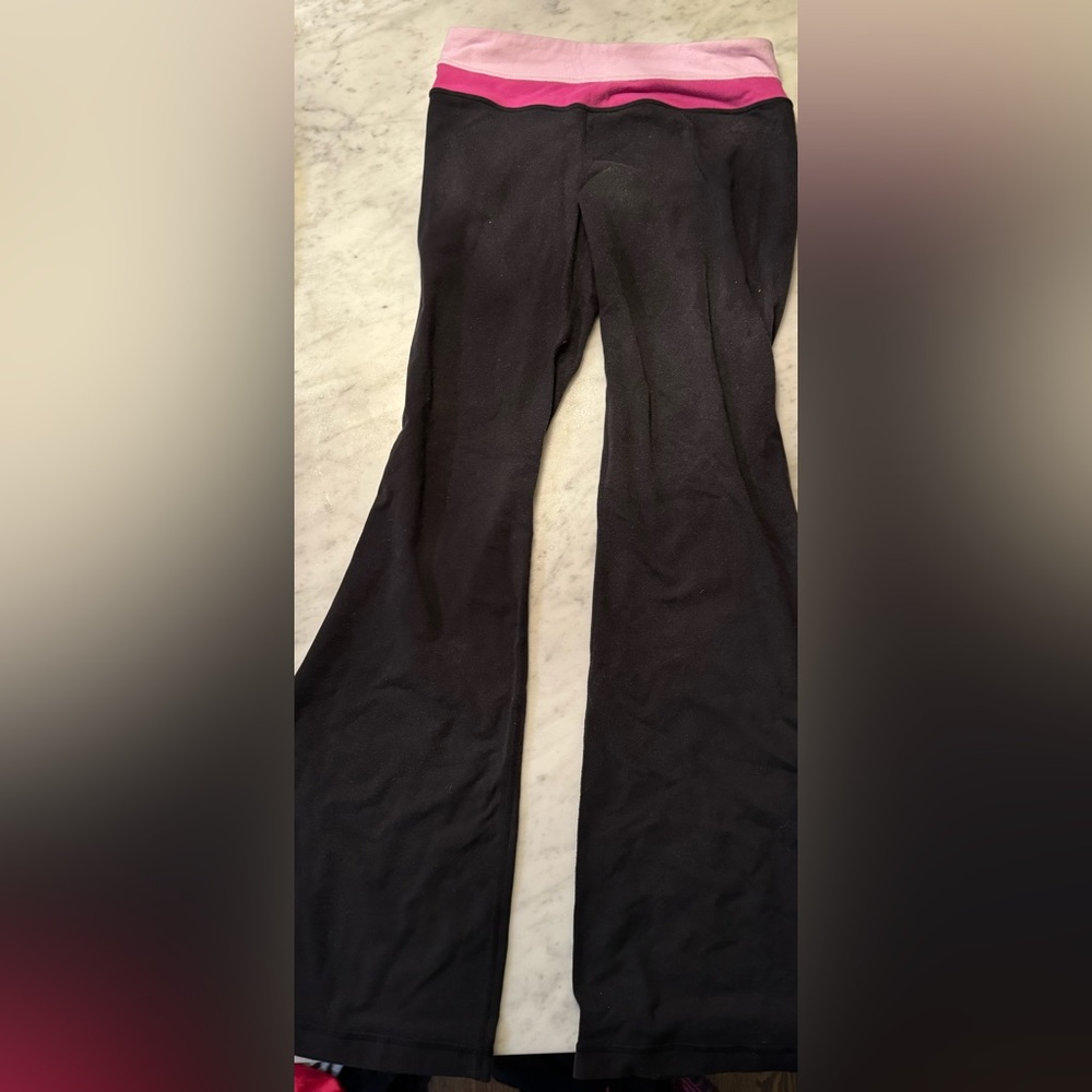 Gently worn Lululemon groove pants size 6